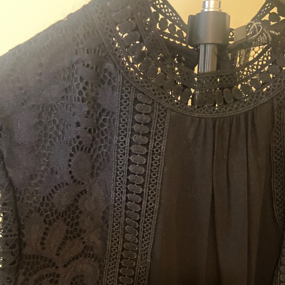 Cable & Gauge Black Lace Sleeve Blouse - Picture 5 of 7